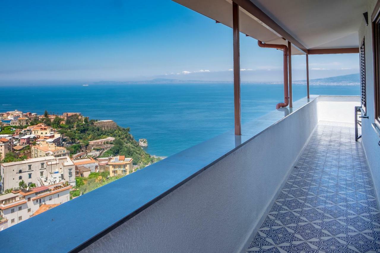 Appartamento In Villa Ariel ヴィーコ・エクエンセ エクステリア 写真